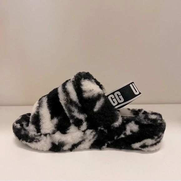 UGG Fluff Yeah Slide Marble Slipper Sandal in Black and White cozy - Picture 8 of 10